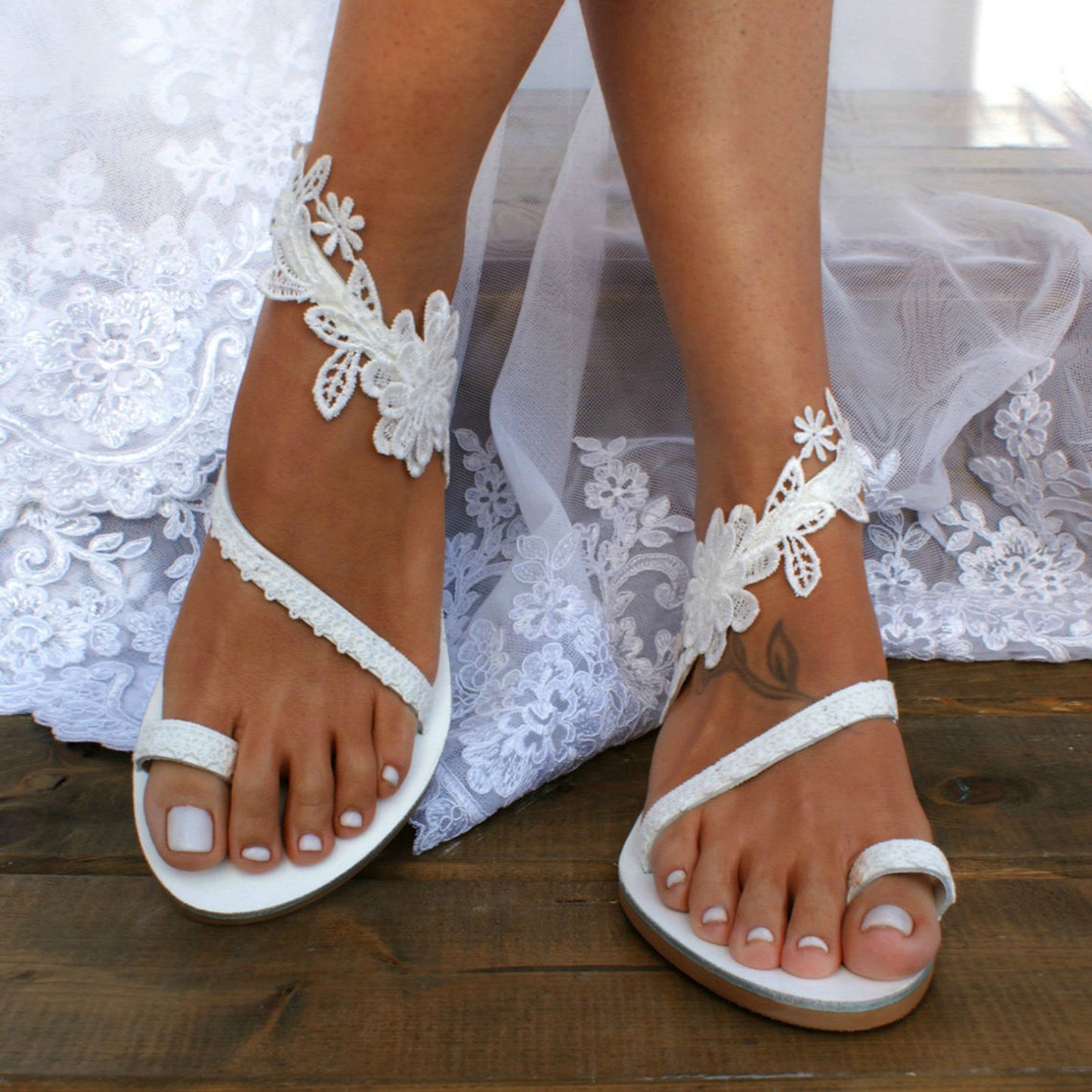 2021 Summer Women White Flat Sandals Luxury Pearls Bridal Wedding Shoes Lace Flowers Ankle Strap Beach Sandals Roman Slippers