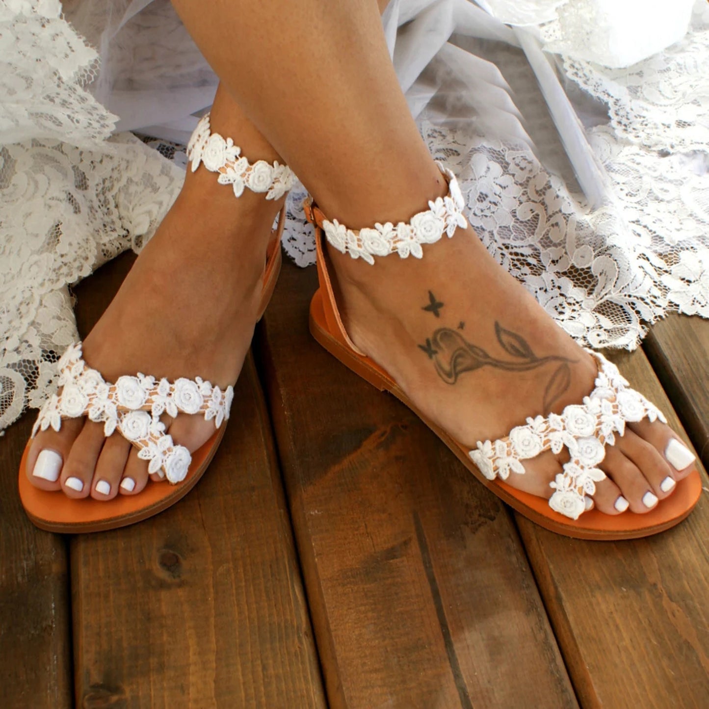 2021 Summer Women White Flat Sandals Luxury Pearls Bridal Wedding Shoes Lace Flowers Ankle Strap Beach Sandals Roman Slippers