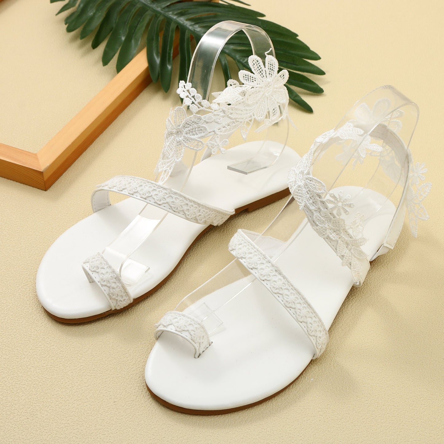 2021 Summer Women White Flat Sandals Luxury Pearls Bridal Wedding Shoes Lace Flowers Ankle Strap Beach Sandals Roman Slippers