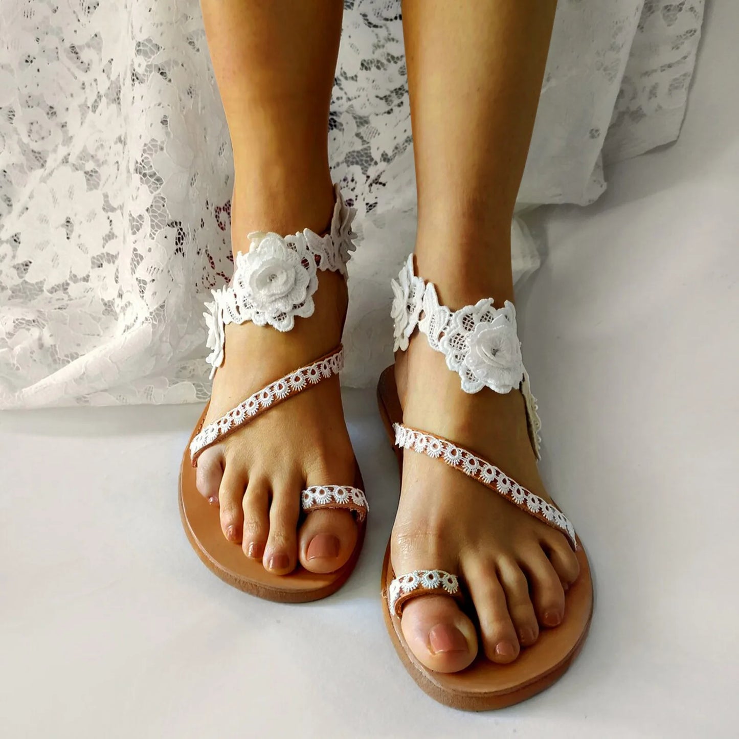 2021 Summer Women White Flat Sandals Luxury Pearls Bridal Wedding Shoes Lace Flowers Ankle Strap Beach Sandals Roman Slippers