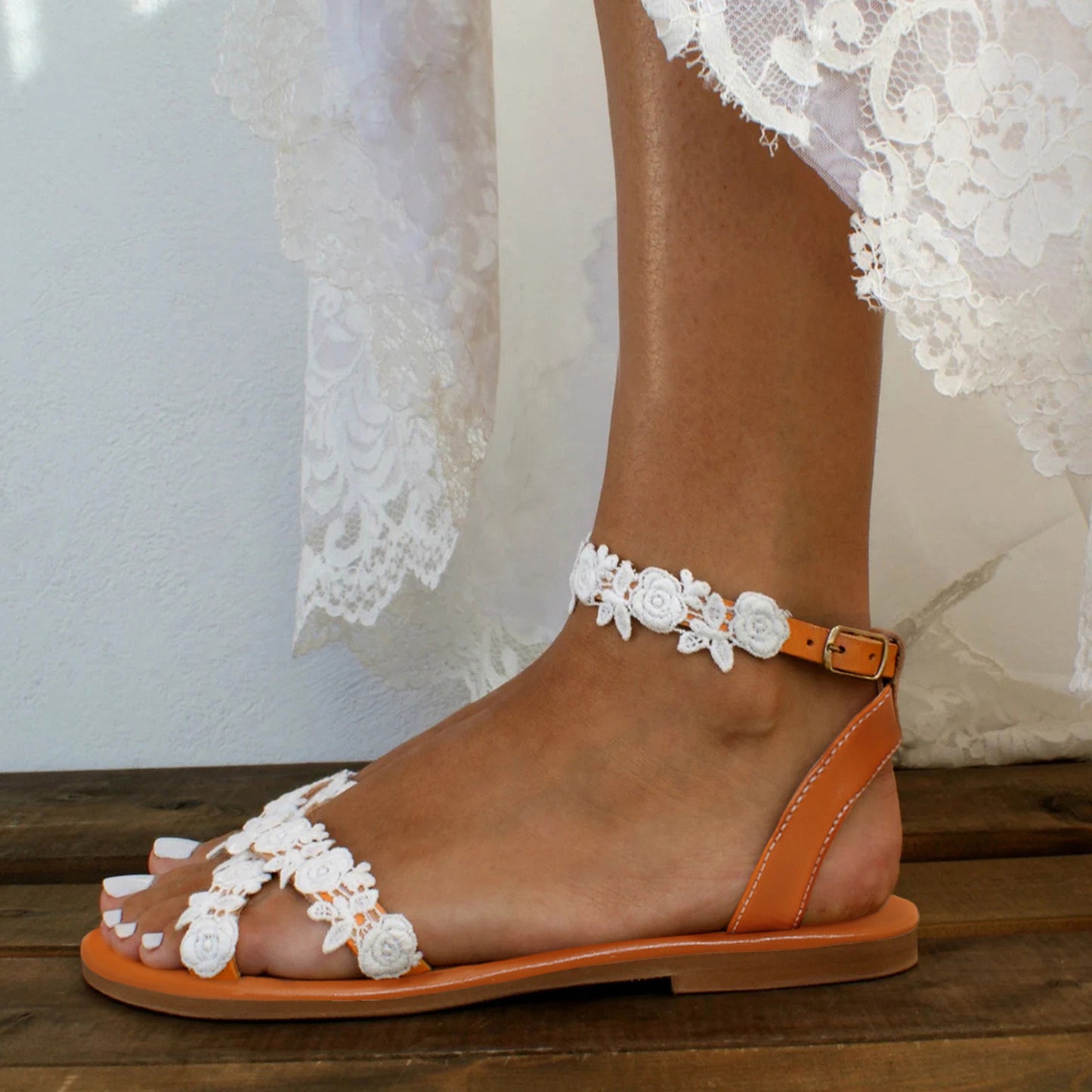 2021 Summer Women White Flat Sandals Luxury Pearls Bridal Wedding Shoes Lace Flowers Ankle Strap Beach Sandals Roman Slippers